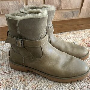 UGG Romely Burn't Olive  green Buckle Boots EUC Women’s 8